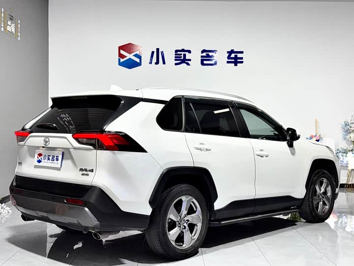 Фото 7 - Toyota RAV4