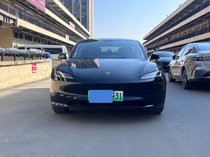 Фото 1 - Tesla Model 3