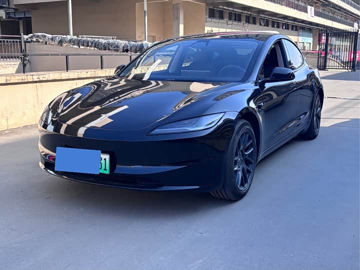 Фото 2 - Tesla Model 3