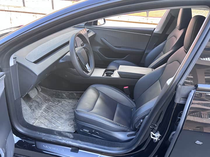 Фото 3 - Tesla Model 3