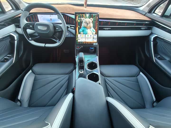 Фото 5 - Geely Atlas L