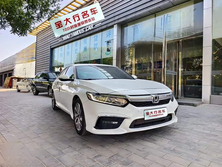 Фото 1 - Honda Inspire