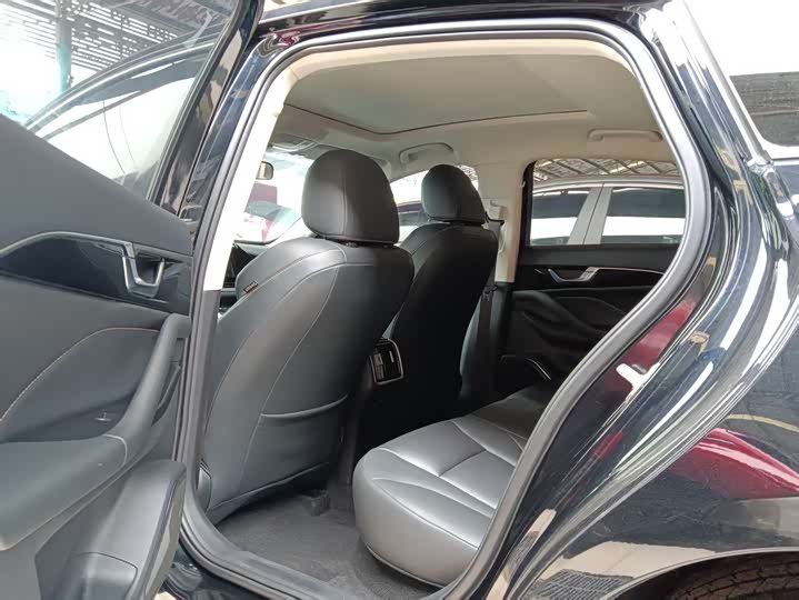 Фото 7 - Bestune B70