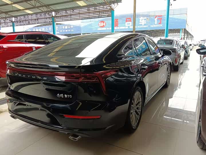 Фото 9 - Bestune B70