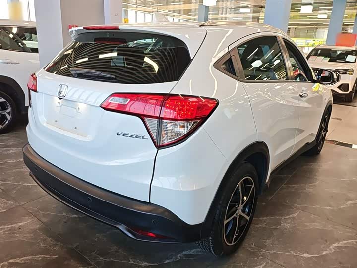 Фото 7 - Honda Vezel