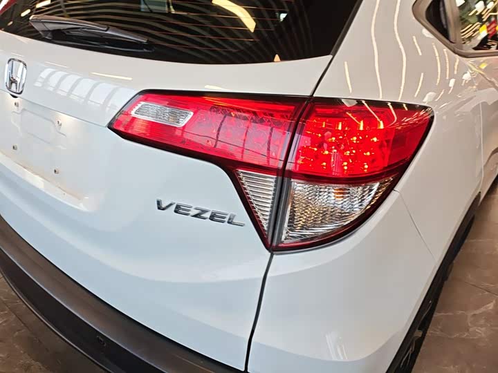 Фото 8 - Honda Vezel