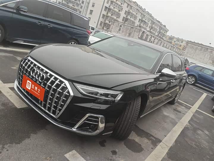 Фото 1 - Audi A8