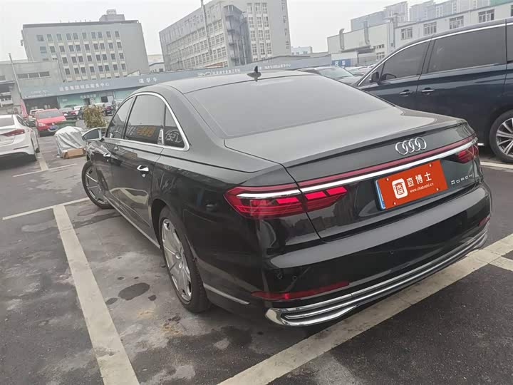 Фото 3 - Audi A8