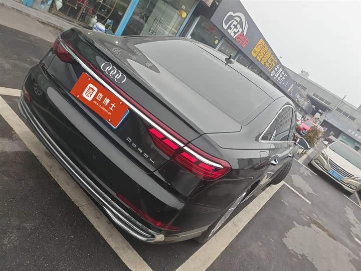 Фото 4 - Audi A8