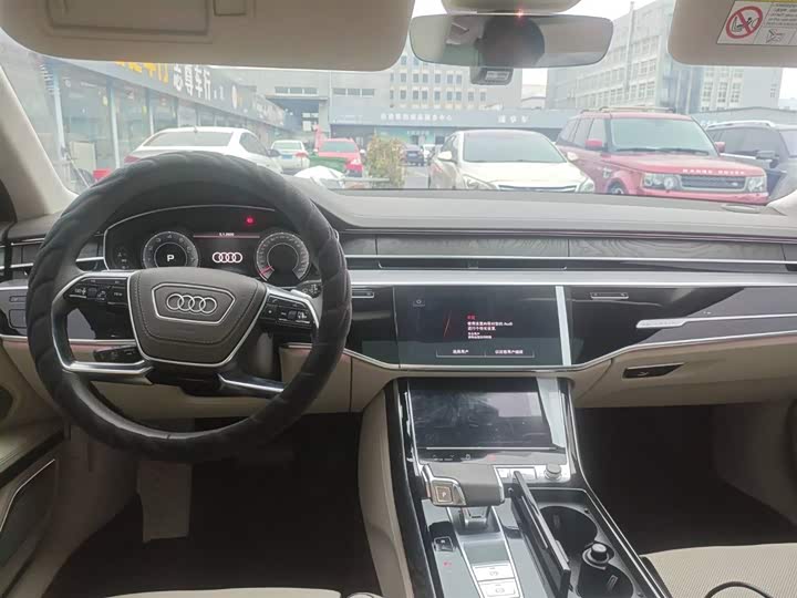 Фото 7 - Audi A8