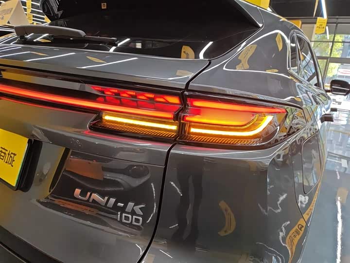 Фото 8 - Changan UNI-K Hybrid