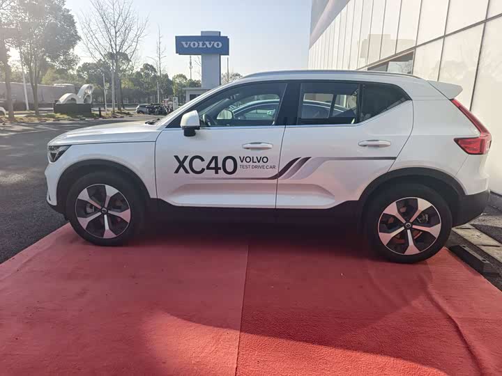 Фото 3 - Volvo XC40