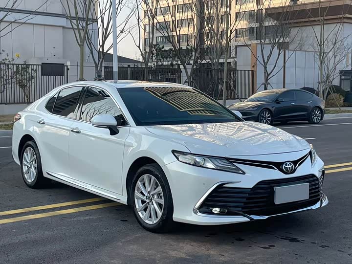 Фото 3 - Toyota Camry