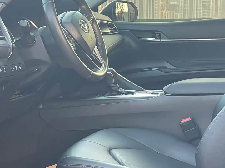 Фото 4 - Toyota Camry