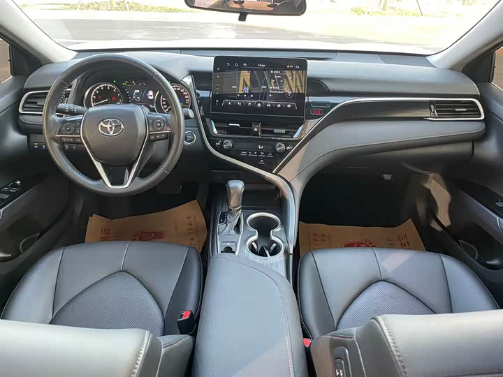 Фото 5 - Toyota Camry