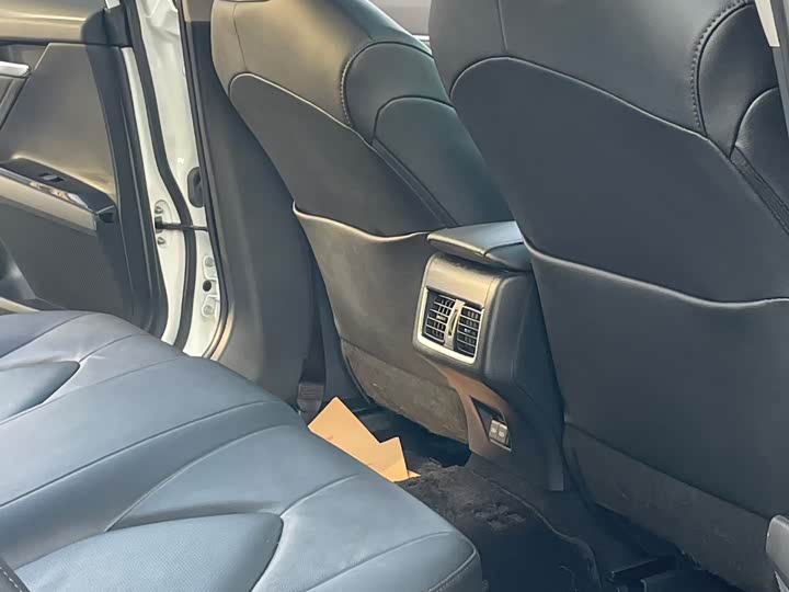 Фото 6 - Toyota Camry