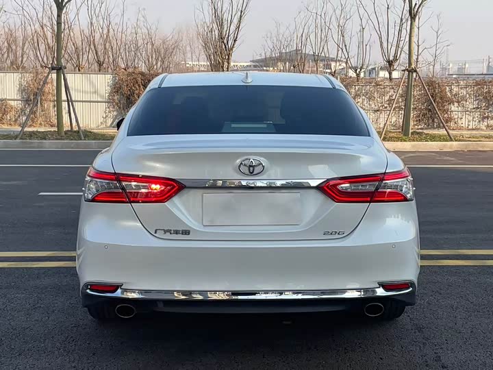 Фото 8 - Toyota Camry