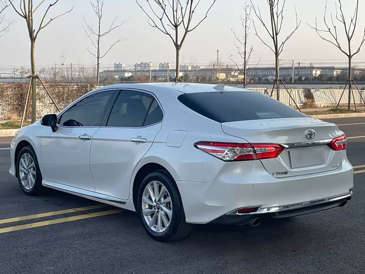 Фото 9 - Toyota Camry