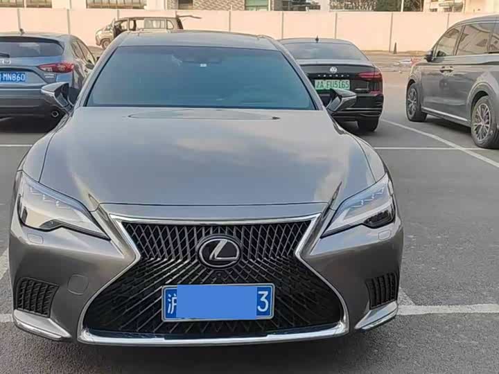 Фото 2 - Lexus LS