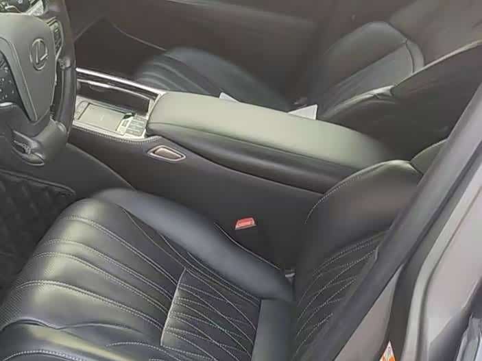 Фото 4 - Lexus LS