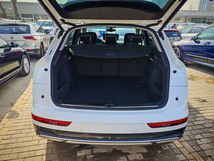 Фото 8 - Audi Q5L