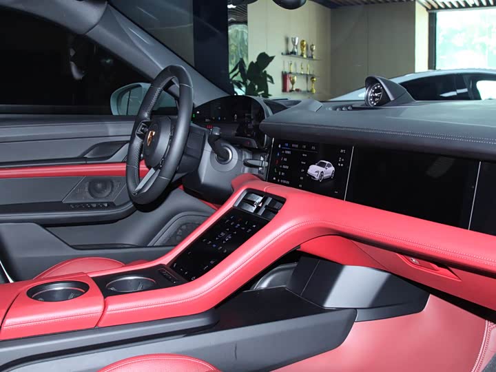 Фото 3 - Porsche Taycan