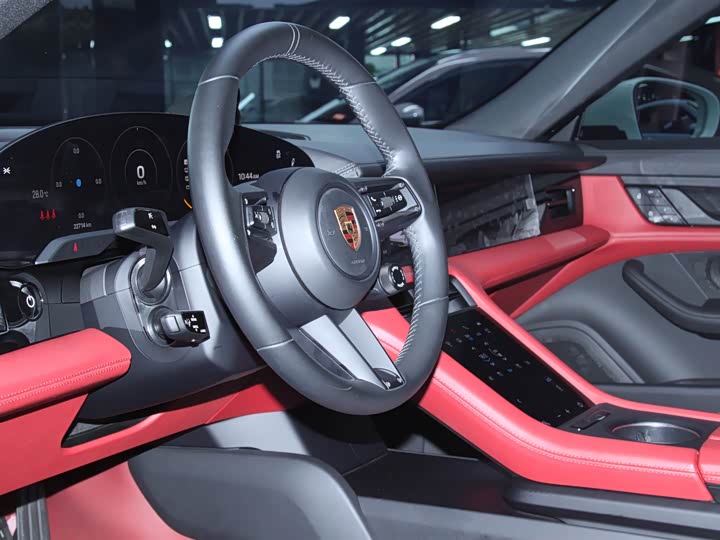 Фото 4 - Porsche Taycan