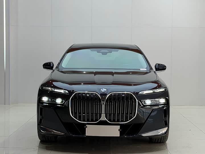 Фото 1 - BMW 7 Series