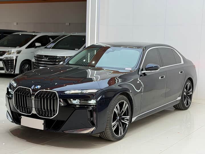 Фото 2 - BMW 7 Series
