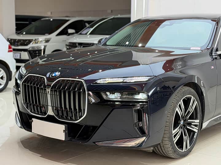 Фото 5 - BMW 7 Series