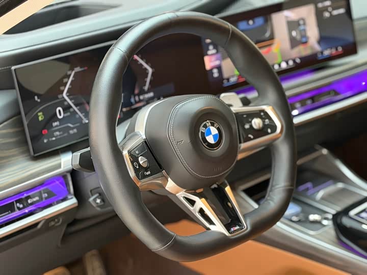 Фото 9 - BMW 7 Series