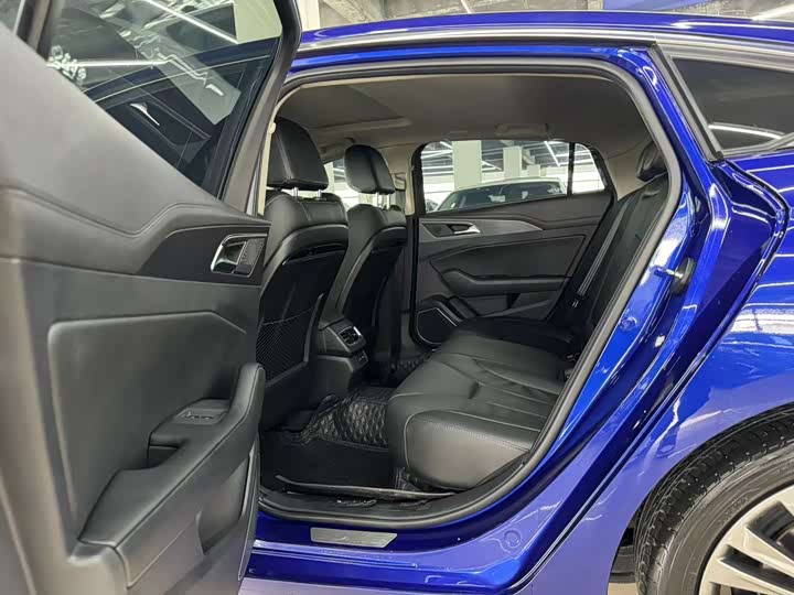 Фото 7 - Hongqi H5