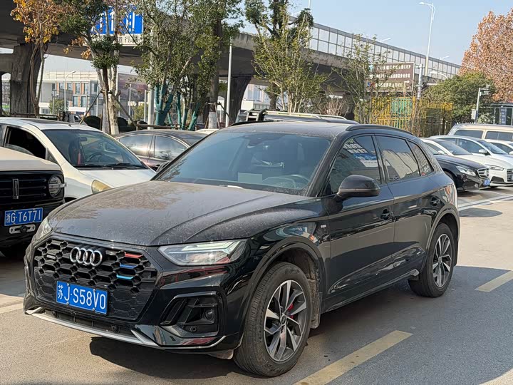 Фото 1 - Audi Q5L