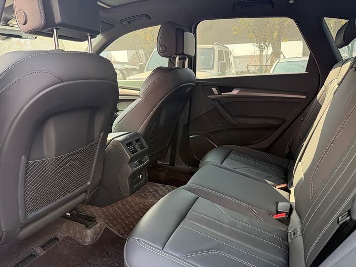 Фото 5 - Audi Q5L