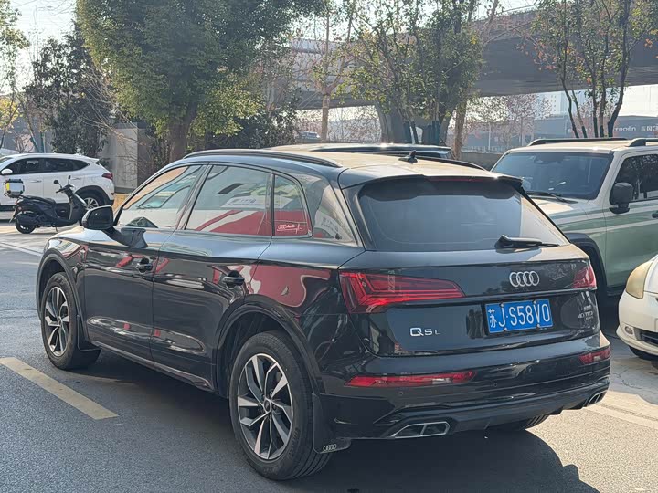 Фото 7 - Audi Q5L