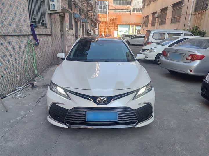 Фото 3 - Toyota Camry