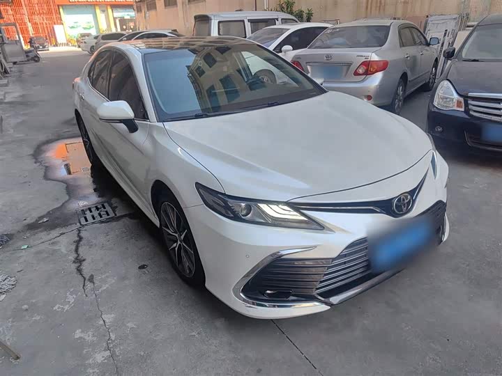 Фото 4 - Toyota Camry