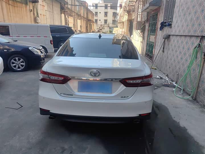 Фото 6 - Toyota Camry