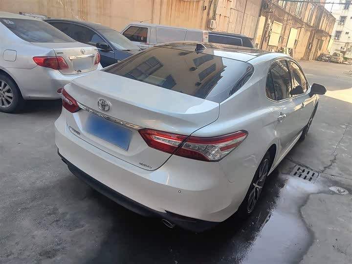 Фото 7 - Toyota Camry