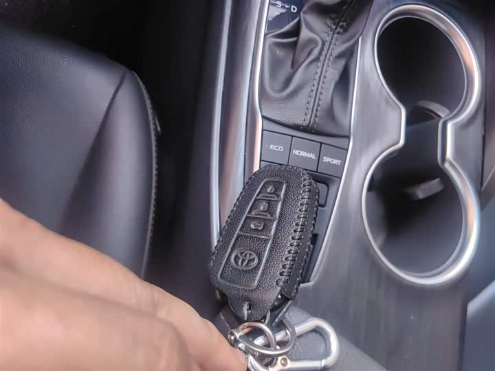 Фото 9 - Toyota Camry