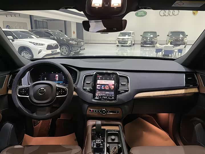 Фото 6 - Volvo XC90