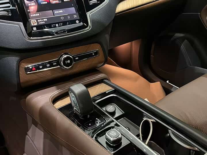 Фото 7 - Volvo XC90