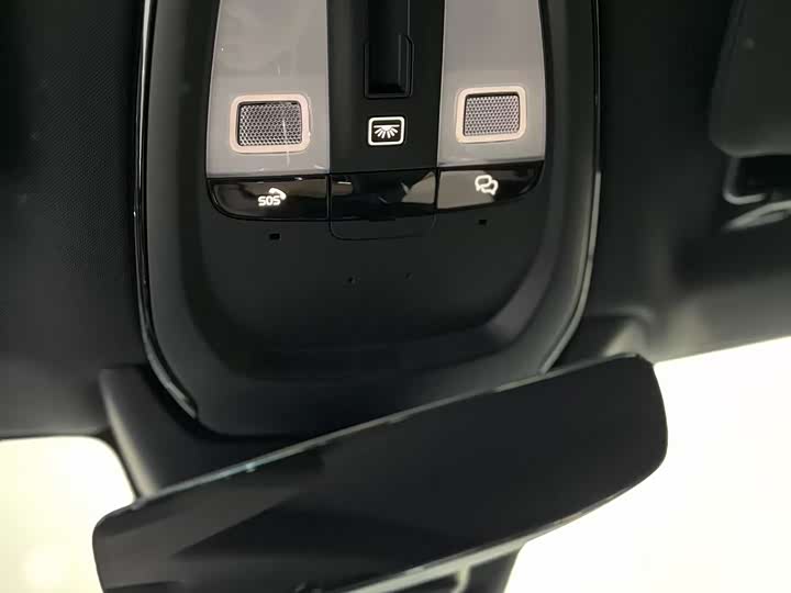 Фото 9 - Volvo XC90