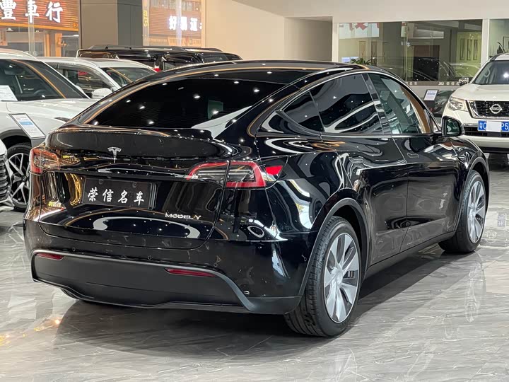 Фото 4 - Tesla Model Y