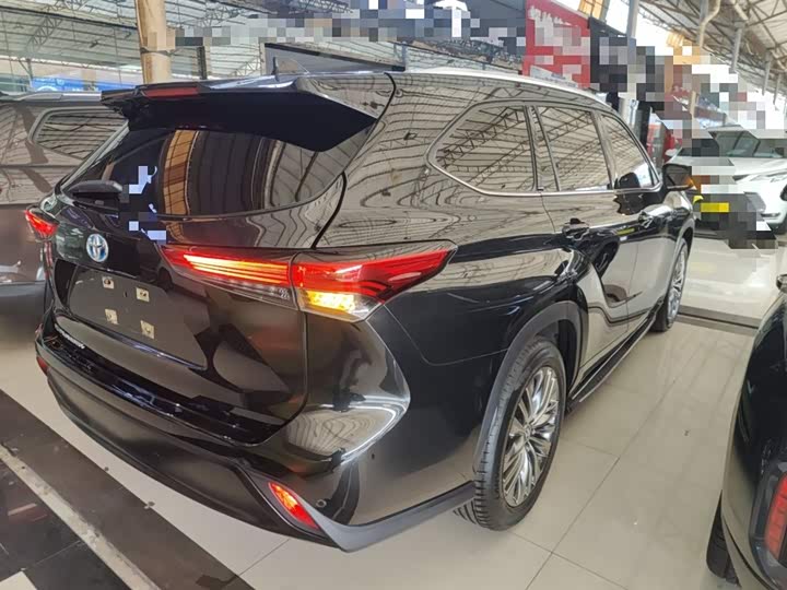 Фото 7 - Toyota Highlander