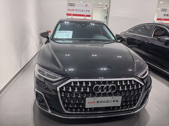 Фото 2 - Audi A8