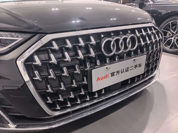 Фото 3 - Audi A8