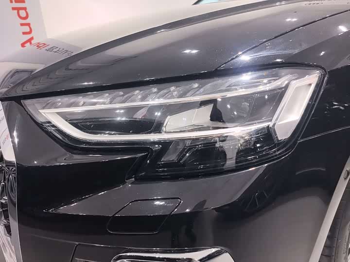 Фото 4 - Audi A8