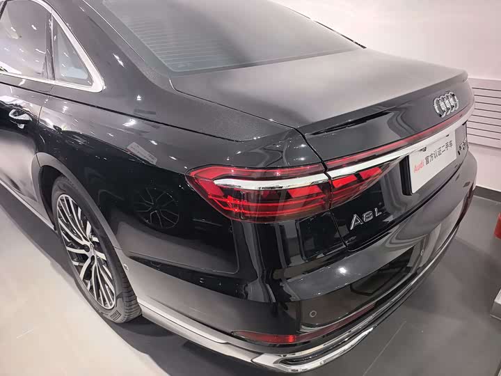 Фото 5 - Audi A8