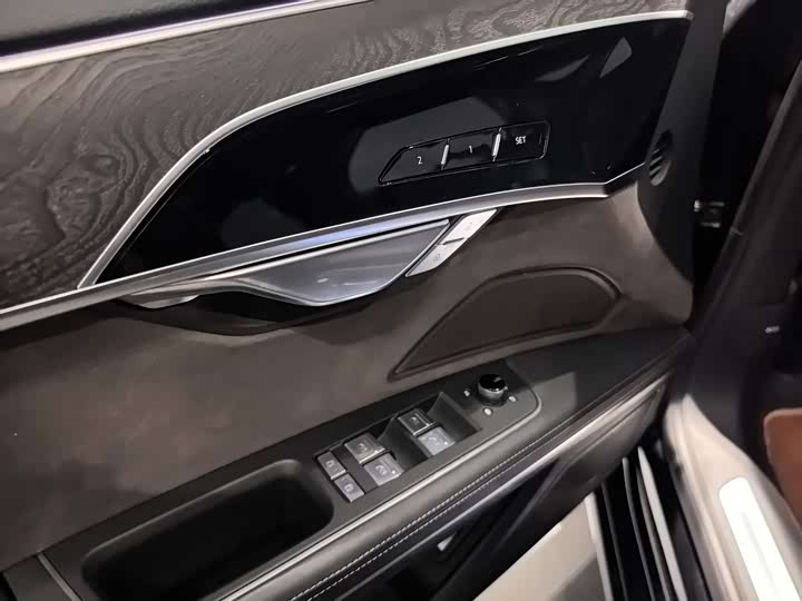 Фото 6 - Audi A8